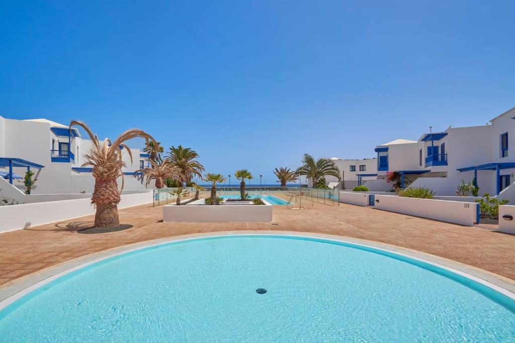 Duplex Ilic Sea Views,front Line,10 Min To Marina Apartment